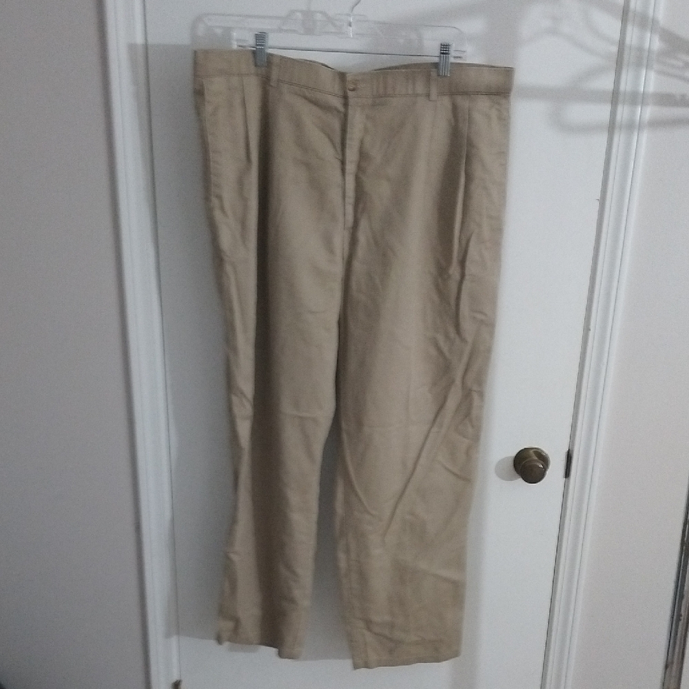 Haggar Men's Khaki Chinos